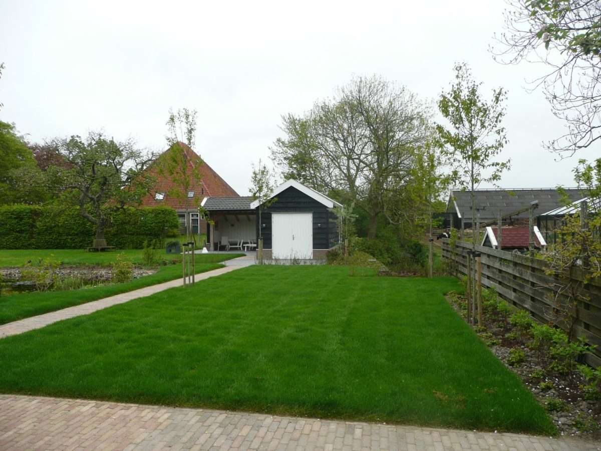 Landelijke tuin met tuinkamer