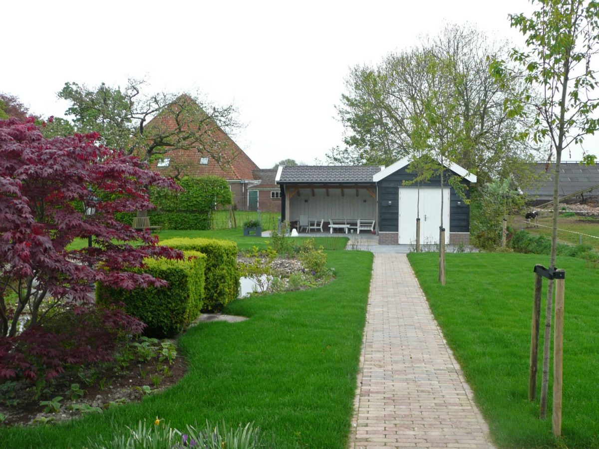 Landelijke tuin met tuinkamer